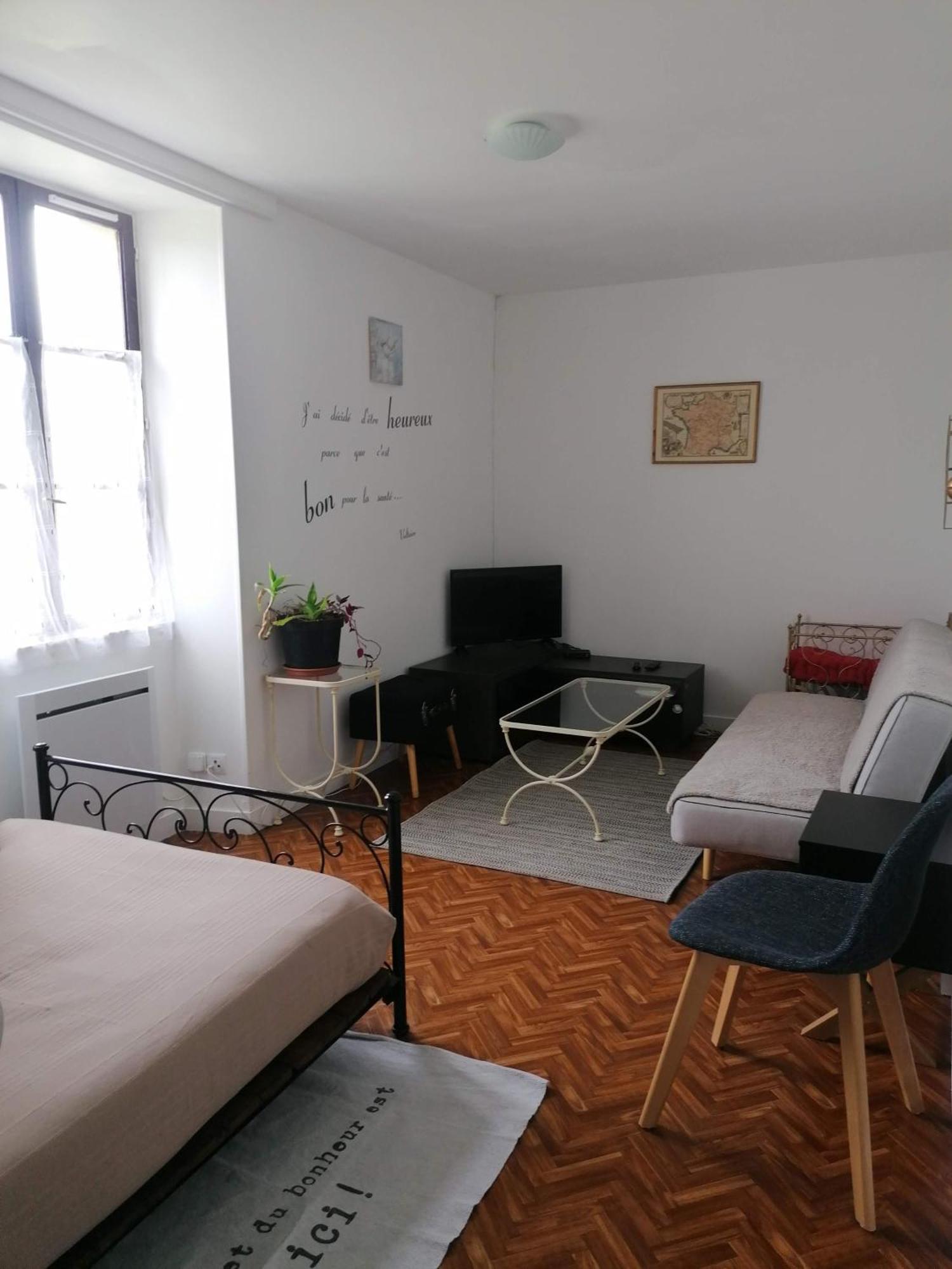 Gite 4 Pers, Jacuzzi, Piscine, Proche Futuroscope, Calme Et Nature A La Roche Posay Exterior photo