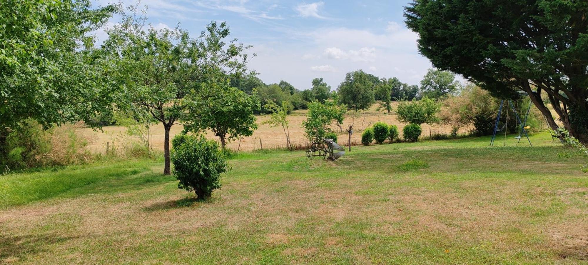 Gite 4 Pers, Jacuzzi, Piscine, Proche Futuroscope, Calme Et Nature A La Roche Posay Exterior photo